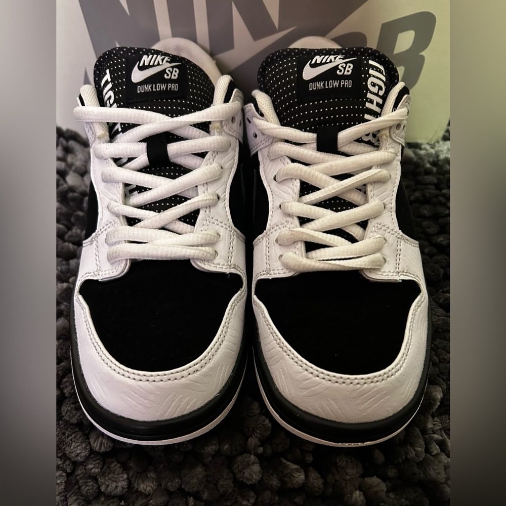 Nike TightBooth SB Dunk Low Pro Black and White Sneakers/Skateboard Shoes Size 8 - Picture 2 of 16